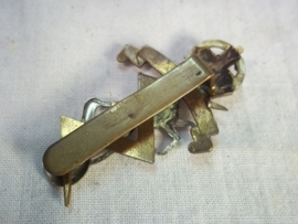 British cap badge Royal electrical and Mechanical Engineers REME. Engels baret embleem