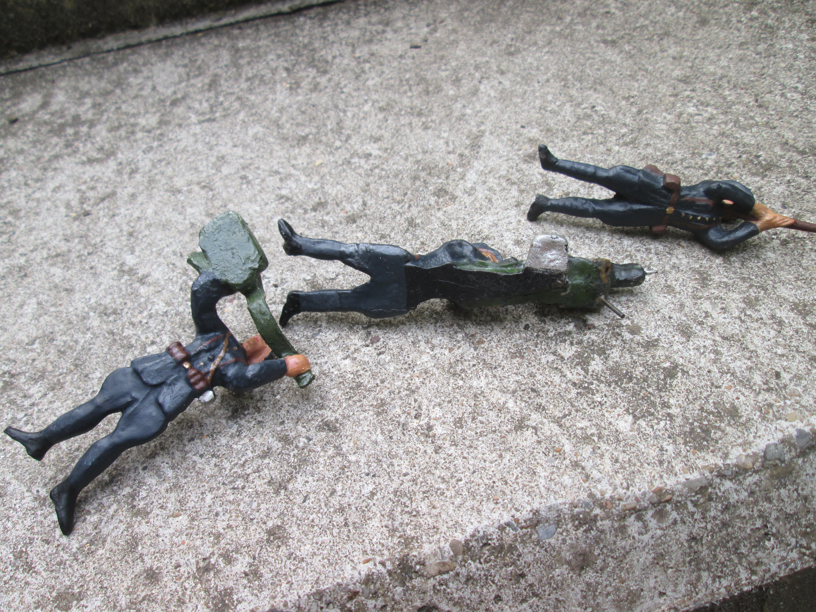 Set of 3 French soldiers Chausseur Alpine. Mooie set van 3 Franse Alpine jagers met blauw uniform en typische baret