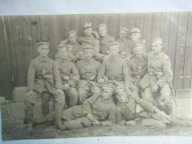 Photograph German soldiers with karpathen badge on cap. Duitse groepsfoto
