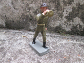 DURSO Belgium soldier WW" with bugle. Belgische soldaat met bazuin WO2 goede staat.