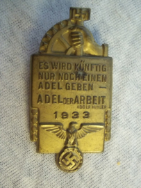 German tinnie rally badge Duitse tinnie NSBO Es wird künftig nur noch einen adel geben - Adel der Arbeit 1933.