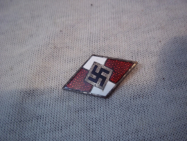 German capbadge Hitler Youth. HJ diamond, nicely marked misses 1 pin. HJ pet embleem 1 pin afgebroken mooi gemarkeerd emaille uitvoering.