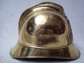 French fire helmet 1890, complete with innerliner. Franse brandweerhelm met binnenwerk en kinriem, grote maat. mooie complete helm welke je met binnenwerk nog maar weinig ziet.