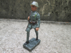 DURSO Dutch soldier. Nederlandse soldaat met geweer over de schouder.