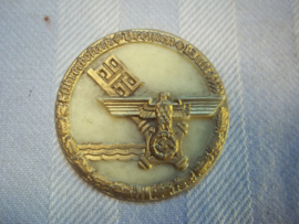 German tinnie made of plastic, Fuhrerbesuch Bremen 1939, nicely marked. Tinnie Bremen 1939 met RzM code.