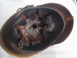 German NCO spike helmet Baden in a very good condition. Duitse pickelhaube 1903 van het 111e Infanterie Regiment mooi gemarkeerd geen dubbele gaten mooi gelijk gekleurd deelstaat Baden. Onderofficier. zeer goede staat