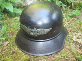 German civil defence helmet, gladiator. Duitse luchtbeschermingshelm. Reichsluftschutz, met decal. goede staat.