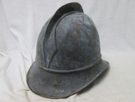 German fire helmet 1880, nothing restored. attic found. Duitse koperen brandweerhelm M-1880. zo van de zolder. niets aan gepoetst of gerepareerd.