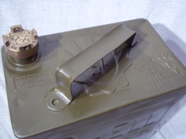 Blik SHELL MOTOR SPIRIT, groen geverfd, met bronzen Shell sluitdop Shell-Mex. item uit de jaren 30, leuk decoratief blik.