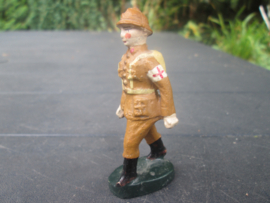 Belgium soldier met rode kruis armband.