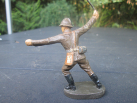 ELASTOLIN Belgium officer with sword. Belgische officier met sabel.