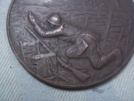 French plaque, medailion, table- medal. battle of Fort Vaux, Major Raynal, the last pigeon, this pigeon was later decorated. Penning Frans strijd om Fort Vaux verdun. laatste duif gebruikt voor bericht van overgave, Zeldzaam.