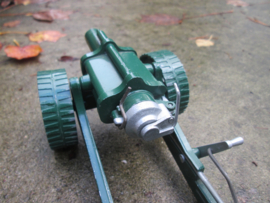 Metal gun, metalen kanon meccano British made met laad en richt mechaniek mooi model leuk gemarkeerd.