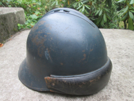 French motorised helmet J´eanne d`Arc pattern 1945 made in 1950. Franse gemotoriseerde helm model 1945, gemarkeerd 1950, zeer goede staat.