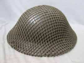 British steelhelmet Mk II nicely marked and dated 1939. Engelse brodie helm met origineel net. 1939 gemarkeerd, zeer nette staat.