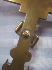 Bronse crucifix. Bronzen kruisbeeld uit kapel of kerk, zo rond 1910- 1930. mooi gemaakt en gedetailleerd. hoogte 58 cm. breed 28 cm.