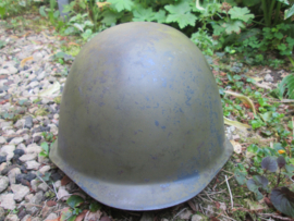 Russian helmet SSH-39. Russische helm 1940. zeldzame helm in een nette staat. is tijdens WO2 ook gebruikt bij de luftschutz, als buitgemaakte helm, blauwe kleur van binnen. helm met historie, genummerd.