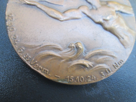 German Plaque Graf von Zeppelin. Duitse penning 6 cm. Amerikafahrt des Luftschiff LZ- 126. 12 October 1924. met start en landingstijden, bijzonder stuk.