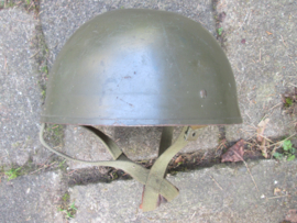 Belgium post war paratrooper helmet of the 50-60. Belgische parahelm naar Engels model met canvas riemen gebruikt in de Congo en bij het ballonspringen, goed voor reenactment.