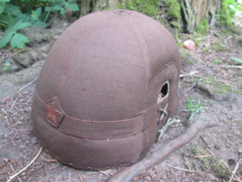 Japanese tank helmet summer type, nicely marked. Japanse tankhelm zomer uitvoering, gremaakt van bruin kleurig stof met voorop de japanse ster, markering aan de binnenkant bijzonder stuk.