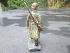 DURSO Belgium soldier walking in trench coat WW2. Belgische soldaat in lange jas.WO2
