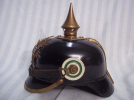 Duitse pickelhaube manschap- onderofficier SACHSEN met Reservistenkruis. in een werkelijke MINT staat.