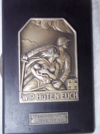 Swiss memorial plaque in the German language. Zwitserse mobilisatie plaquette van 2 september 1939 in de Duitse taal.
