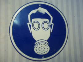 Warning sign, Wear gasmask.  Waarschuwingsbord voor het dragen van gasmaskers of zuurstof filters decoratief bordje voor de Mancave.