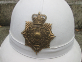 British Royal marines Wolsey pith helmet worn by the RM band. complete with badge and chinscale hard to find helmet. Tropenhelm van de Engelse Royal marines Mariniers. zeer goede staat. wereldbol als punt. met koperen kinketting.
