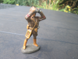 ELASTOLIN Belgium officer with binocular. Belgische officier met verrekijker.