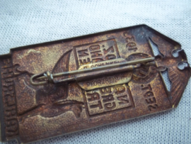 German tinnie, rally badge, Duitse tinnie, Nat.Soz. Grenzland treffen Karlsruhe sept. 1933 met maker.