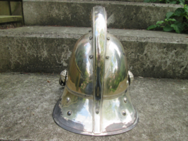 British Merry Weather fire brigade officers helmet from the fire Brigade association. Engelse officiers brandweerhelm met herinneringsembleem van de Fire Brigade association geemailleerd. TOP stuk