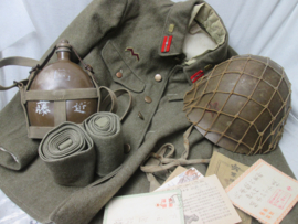 Japanese uniform with trousers type M98 (98 Shiki- Gun- i) wool uniform, for a corporal of the veterinary service. in good condition without moth damage. Japans uniform jas en broek. Top staat.