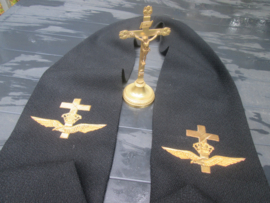 Nederlandse sjerp van een katholieke aalmoezenier bij de KLu Koninklijke Luchtmacht.