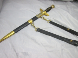 Dutch Royal Air Force dagger, post war. Nederlandse ponjaard van de Koninklijke Luchtmacht KLu. compleet met draagstel, gemaakt in Duitsland.