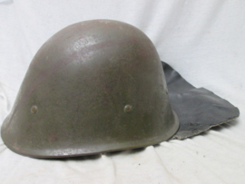 Dutch helmet used in the colonies. KNIL  Koninklijk Nederlands Indisch Leger. helm, maker MILSCO 1941 voor de inlandse soldaten, zonder leeuwembleem. nette staat helm welke nooit is overgeverfd, zoals bij vele wel gebeurde.