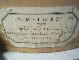 French NCO's epaulets, shoulderboards, in box with name, nice condition. Franse schouder epauletten van een Adjudant van de infanterie, op naam, in doos. goede staat.