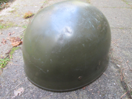 Belgium post war paratrooper helmet of the 50-60. Belgische parahelm naar Engels model met canvas riemen gebruikt in de Congo en bij het ballonspringen, goed voor reenactment.