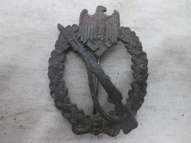 German infantry Assault badge, worn condition no maker. Duits Infanterie Aanvals Insigne, geen maker. gedragen staat.