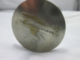 Wehrmacht schnapps bglaasje in de vorm van een Duitse helm gemaakt door Gebr. Schürmann, bijzonder item.