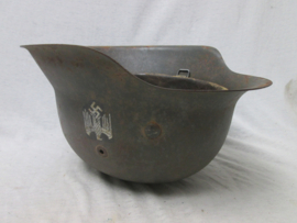 German helmet M-42 found in Normandy. Duitse helm model 1942, zo gevonden, niets schoon gemaakt. mooie eerlijke helm, Wehrmacht.