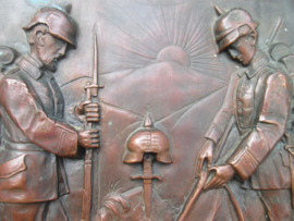 German memorial plaque. Duitse grafplaat van rood koper voor in een huis altaar ter herinnering aan de gesneuvelde. zeer nette plaat Dem Toten Helden ein Gebet. 25 bij 32 cm. leuke voorstelling TOP