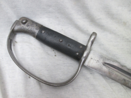 Martini Henry Pattern 1879 artillery saw back bayonet, impressive markings, without scabbard. Bajonet met zaagrug, zeer bijzonder stuk. mooi gemarkeerd.