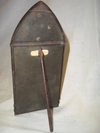 Duits blikken fotolijstje in de vorm van de 42 cm Brummer, DRGM gemarkeerd