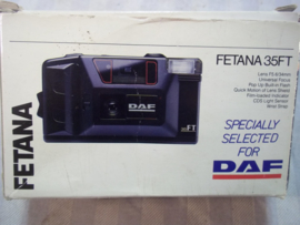 Foto camera met DAF logo, vrachtwagen fabriek uit Eindhoven compleet in kartonnen doos.