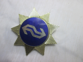 Dutch capbadge railway police. Nederlands petembleem van de spoorwegen.