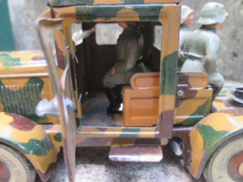 German Tippco Military truck with canon. The canon is in working order, Duitse vrachtwagen wehrmacht camouflage met kanon zeer apart en in een goede staat. alles werkend.
