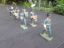 DURSO 8 French soldier making music WW1. Franse soldaten drumband bijzonder, goede staat.