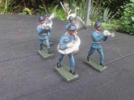 DURSO 6 French soldiers making music. 6 Franse soldaten drumband.
