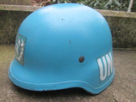 Dutch NATO Kevlar helmet. Nederlandse blauw helm van de NAVO. Kevlar model.